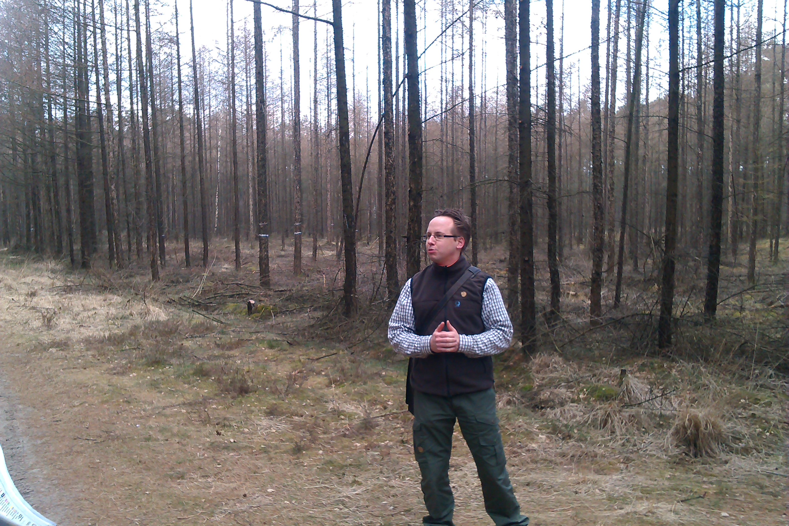 Etiënne Thomassen bij een excursie in het bos